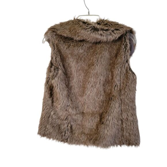 Coffee Shop Brown Faux Fur Vest Sleeveless Design - Picture 2 of 5